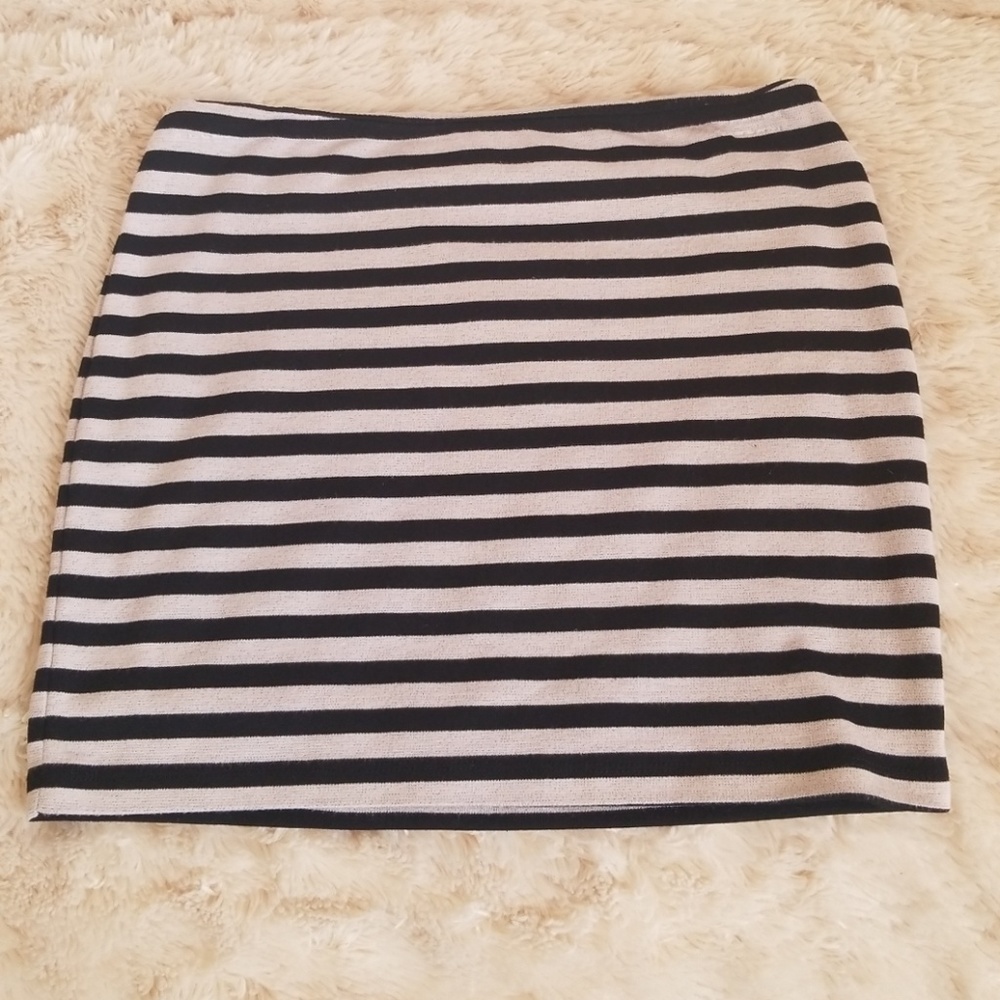 ⚠️BASIC HOUSE striped mini skirt⚠️ NEW NEVER WORN